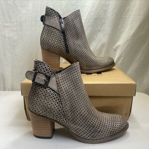 New Naughty Monkey  Leather Ankle Boots Size 8.5 Zip Buckle Show Stoppa Taupe